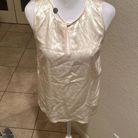 Twinset Women's S Sleeveless Satin Keyhole Blouse Ivory Cream Quiet Luxury New - Picture 2 of 11
